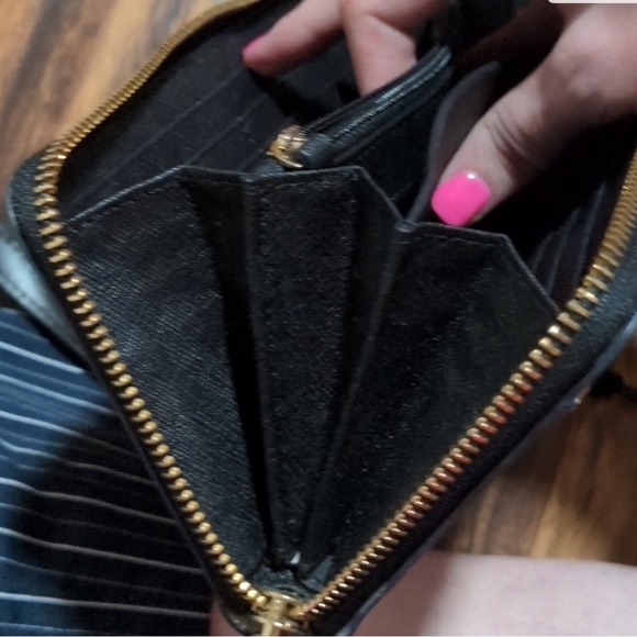 Kate Spade GUC colorblock Pinks White Black Zip Around Wallet Storybook Lining - Picture 10 of 11